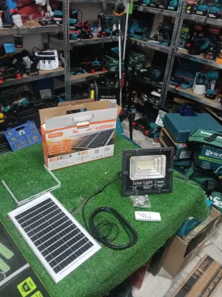 Faro Solare LED 100W FOYU con Pannello