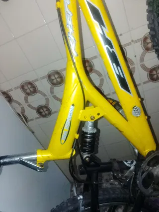 Bicicleta de Montaña Amarilla