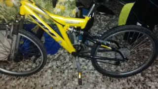 Bicicleta de Montaña Amarilla