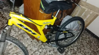 Bicicleta de Montaña Amarilla