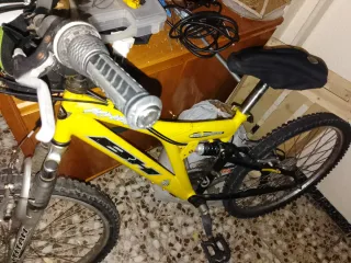 Bicicleta de Montaña Amarilla