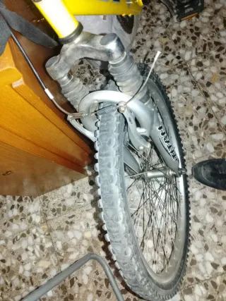 Bicicleta de Montaña Amarilla