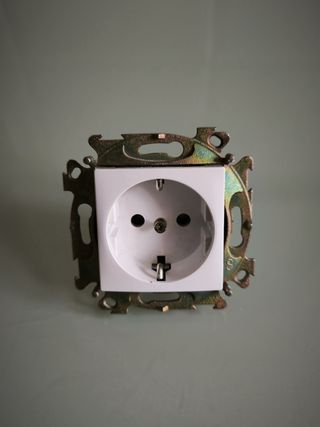 Enchufe con 2 interruptores y timbre