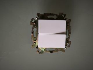 Enchufe con 2 interruptores y timbre