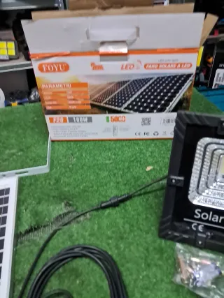 Faro Solare 100W Foyu con Pannello