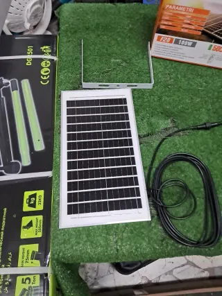 Faro Solare 100W Foyu con Pannello