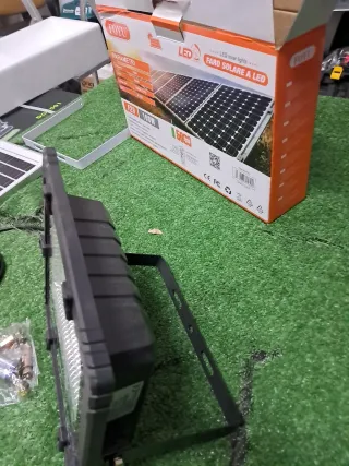 Faro Solare 100W Foyu con Pannello