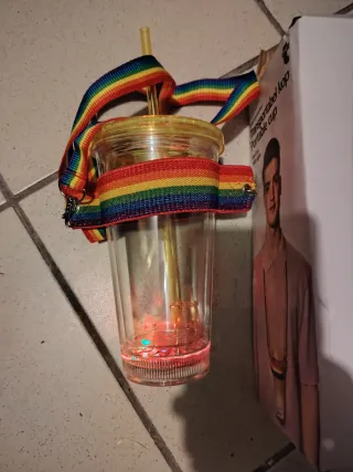 Bicchiere luminoso con tracolla