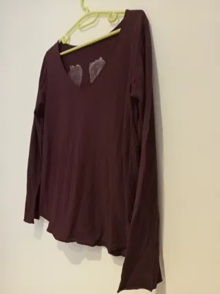 Camiseta con diseño de alas parte de atras Talla L