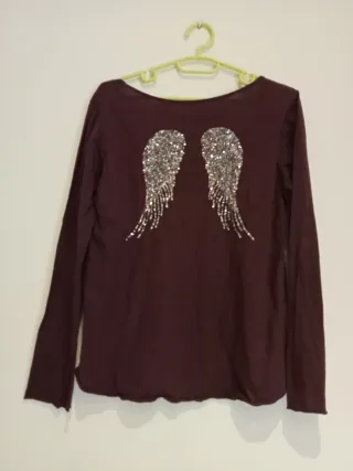 Camiseta con diseño de alas parte de atras Talla L