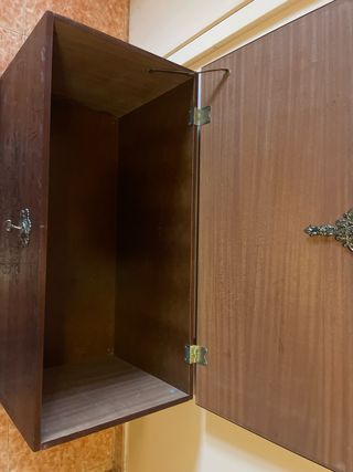 Baúl de madera grabado