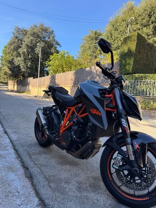 KTM 1290 Super Duke Naked 2015