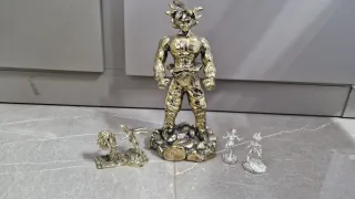 Figuras Goku Metal Dorado