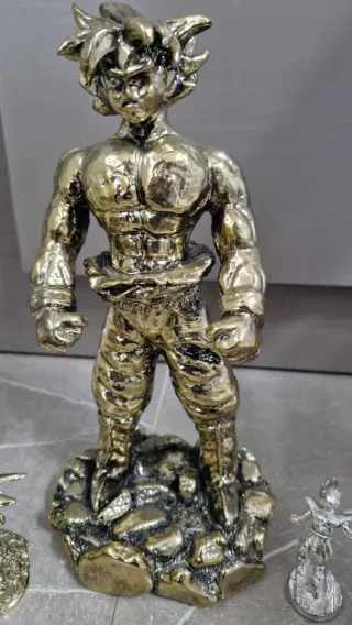 Figuras Goku Metal Dorado