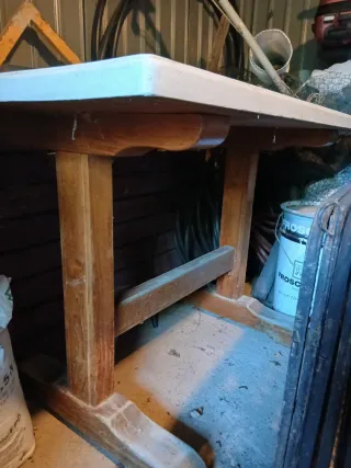 Mesa de madera de cerezo