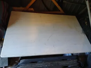 Mesa de madera de cerezo