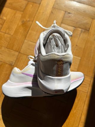 Nike Zoom Fly 5 Talla 39 Blanco Fucsia
