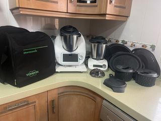 Thermomix Vorwerk con accesorios y bolsa