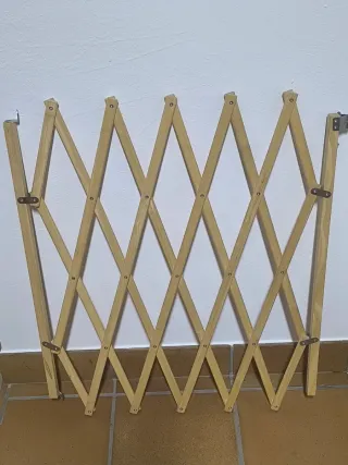 Valla extensible de madera
