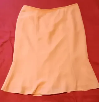 Conjunto color coral chaqueta y 2 faldas Talla 52,