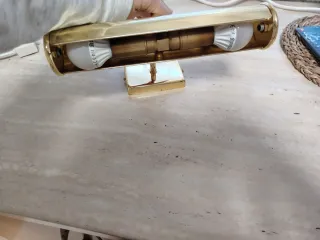 Lámpara de cuadros dorada