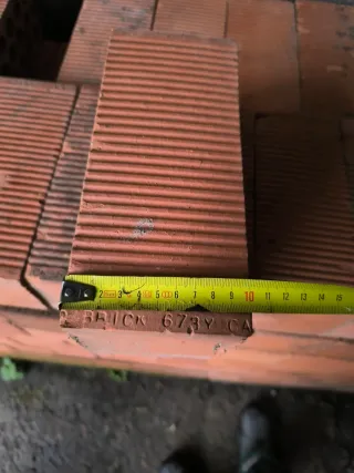 430 ladrillos macizos perforados, de carga.