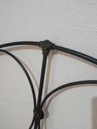 Cabecero forja vintage negro detalles dorados