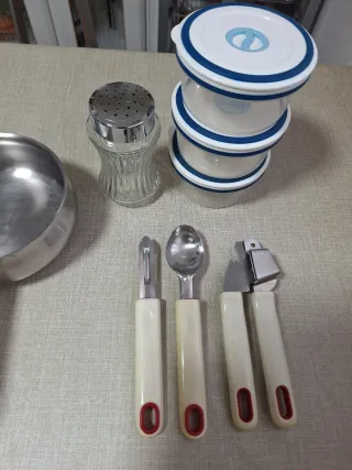 Lote menaje cocina: molde tarta, colador, etc.