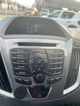 FORD TOURNEO CUSTOM TITANIUM 9 PLAZAS