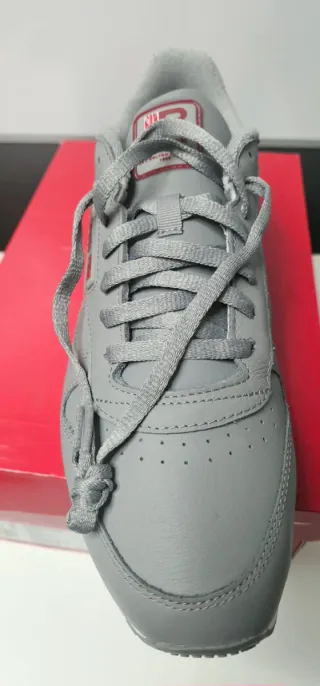 Zapatillas Reebok grises y rojas