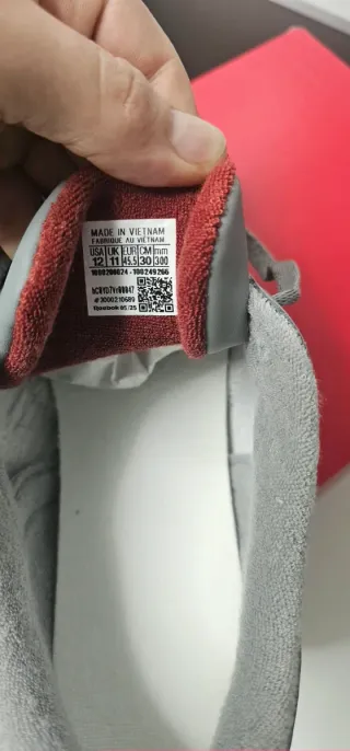 Zapatillas Reebok grises y rojas