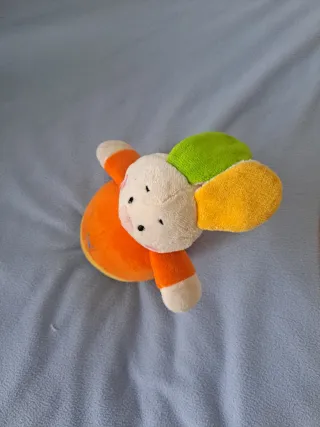 Peluche sonajero sujeta puertas