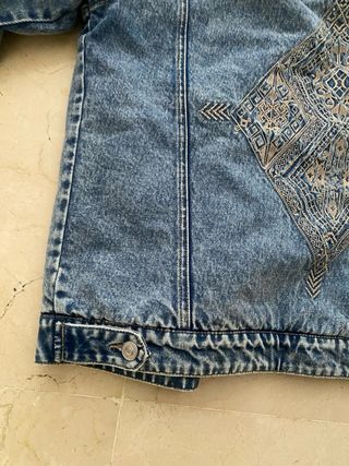 Chaqueta vaquera Mango pelito bordada Talla M