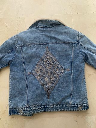 Chaqueta vaquera Mango pelito bordada Talla M