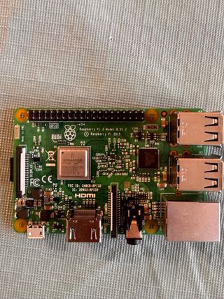 Raspberry Pi 3 Model B + Tarjeta SD 16GB