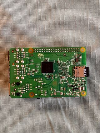 Raspberry Pi 3 Model B + Tarjeta SD 16GB
