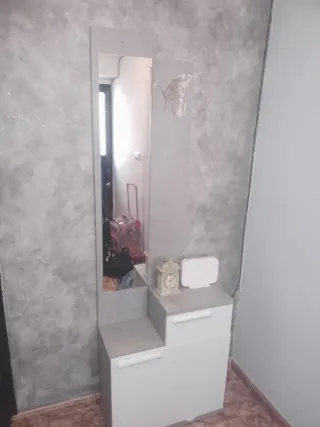 Mueble de entrada con espejo