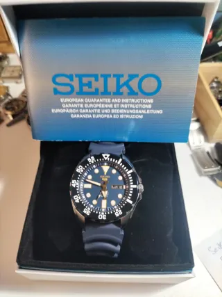Reloj Seiko 5 Sports Azul y Dorado