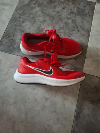 Zapatillas deportivas rojas