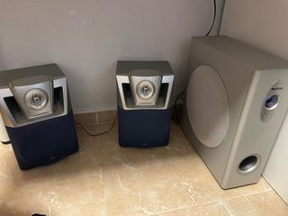 Equipo de Sonido JVC: Altavoces y Subwoofer