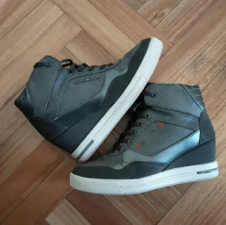 Sneakers con zeppa interna