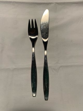 12 Cuchillos y 11 Tenedores de Pescado