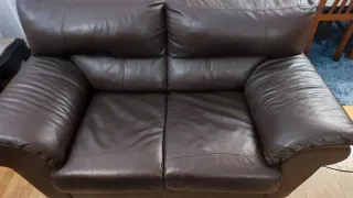 Sofá de pele cor de chocolate