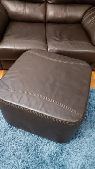 Sofá de pele cor de chocolate