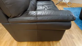 Sofá de pele cor de chocolate