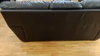 Sofá de pele cor de chocolate