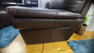 Sofá de pele cor de chocolate