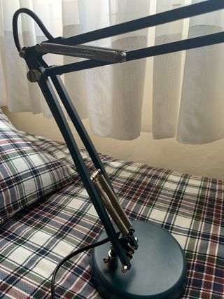 Lámpara de escritorio azul metálica