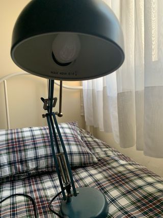 Lámpara de escritorio azul metálica