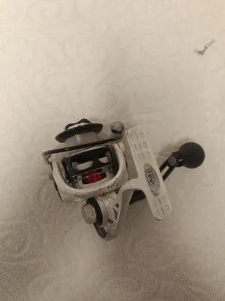 Carrete de pesca HART blanco